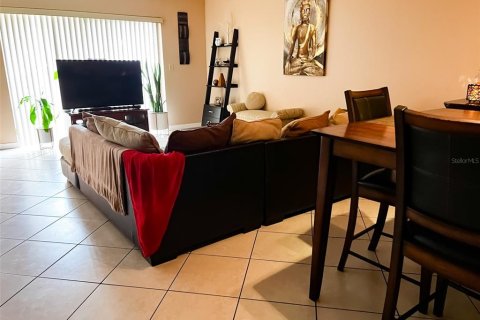 Propiedad comercial en venta en Deltona, Florida, 4 dormitorios, 188.96 m2 № 2106223 - foto 16