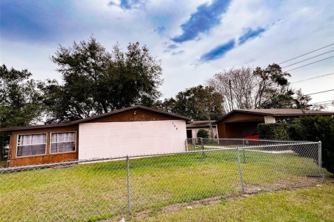 Propiedad comercial en venta en Deltona, Florida, 4 dormitorios, 188.96 m2 № 2106223 - foto 9