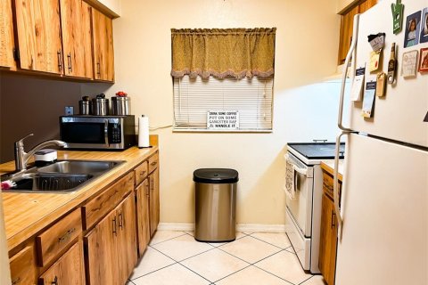 Propiedad comercial en venta en Deltona, Florida, 4 dormitorios, 188.96 m2 № 2106223 - foto 18