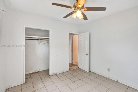 Commercial property in Miami, Florida 155.89 sq.m. № 1988677 - photo 21