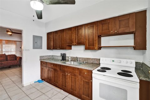 Commercial property in Miami, Florida 155.89 sq.m. № 1988677 - photo 15