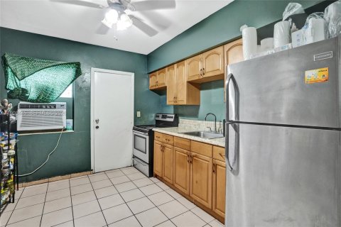 Commercial property in Miami, Florida 155.89 sq.m. № 1988677 - photo 4