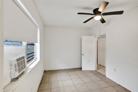 Commercial property in Miami, Florida 155.89 sq.m. № 1988677 - photo 25
