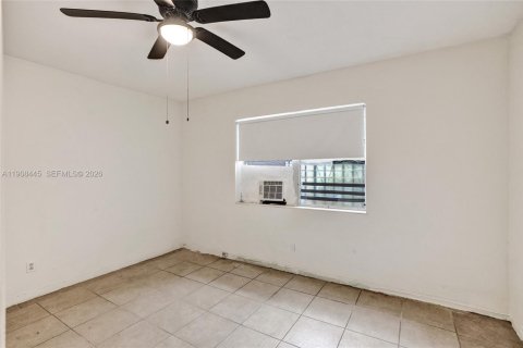 Commercial property in Miami, Florida 155.89 sq.m. № 1988677 - photo 23