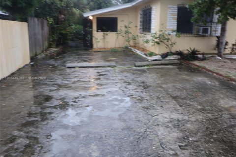 Propiedad comercial en venta en Miami, Florida, 155.89 m2 № 1988677 - foto 3