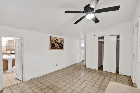 Commercial property in Miami, Florida 155.89 sq.m. № 1988677 - photo 30