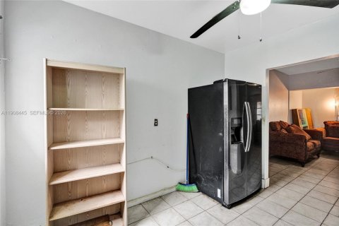 Commercial property in Miami, Florida 155.89 sq.m. № 1988677 - photo 16