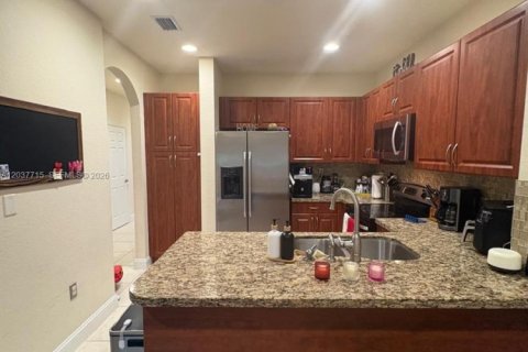 Touwnhouse à louer à Sunrise, Floride: 3 chambres, 182.46 m2 № 2089539 - photo 5