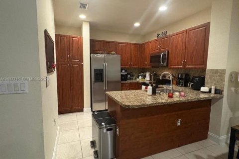 Touwnhouse à louer à Sunrise, Floride: 3 chambres, 182.46 m2 № 2089539 - photo 7