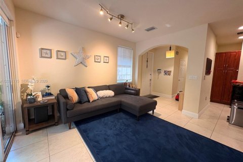 Touwnhouse à louer à Sunrise, Floride: 3 chambres, 182.46 m2 № 2089539 - photo 10