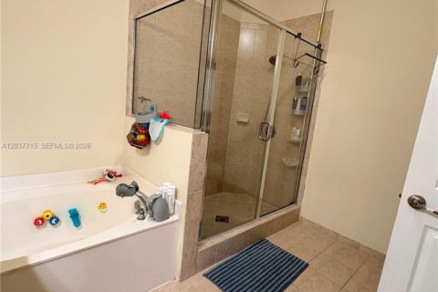 Touwnhouse à louer à Sunrise, Floride: 3 chambres, 182.46 m2 № 2089539 - photo 17