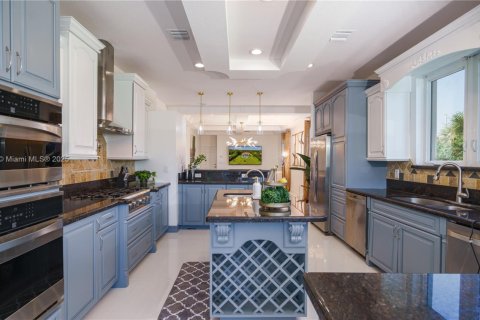 Villa ou maison à louer à Palm City, Floride: 9 chambres, 458.84 m2 № 2013058 - photo 13
