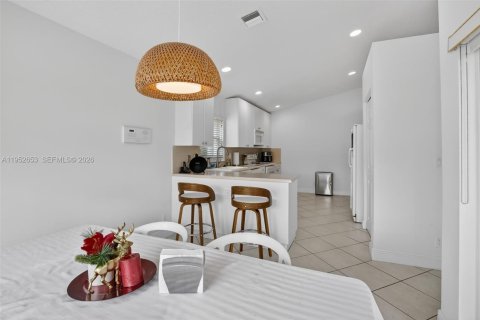 Casa en venta en Pembroke Pines, Florida, 3 dormitorios, 155.89 m2 № 2008863 - foto 17