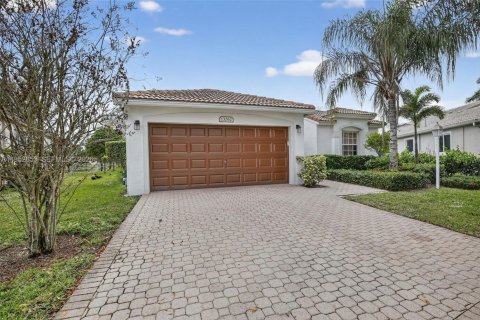 Casa en venta en Pembroke Pines, Florida, 3 dormitorios, 155.89 m2 № 2008863 - foto 2