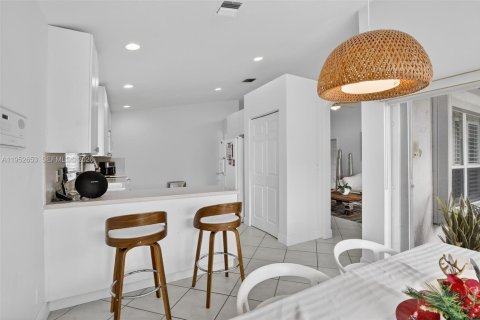 Casa en venta en Pembroke Pines, Florida, 3 dormitorios, 155.89 m2 № 2008863 - foto 16