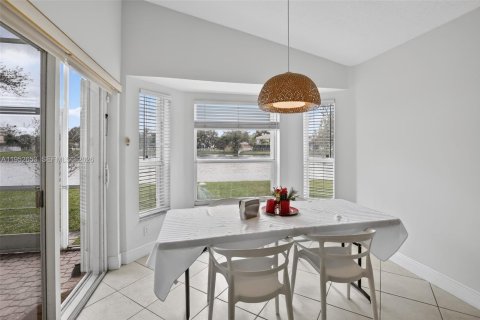 Casa en venta en Pembroke Pines, Florida, 3 dormitorios, 155.89 m2 № 2008863 - foto 15