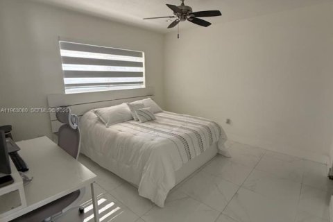 Villa ou maison à louer à Cutler Bay, Floride: 3 chambres № 2025577 - photo 10