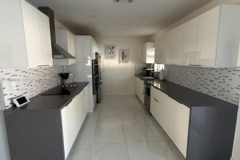 Villa ou maison à louer à Cutler Bay, Floride: 3 chambres № 2025577 - photo 6