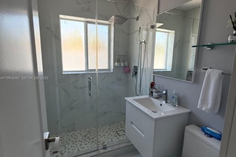 Villa ou maison à louer à Cutler Bay, Floride: 3 chambres № 2025577 - photo 12