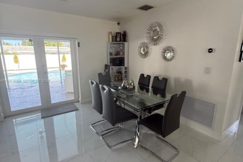 Villa ou maison à louer à Cutler Bay, Floride: 3 chambres № 2025577 - photo 5