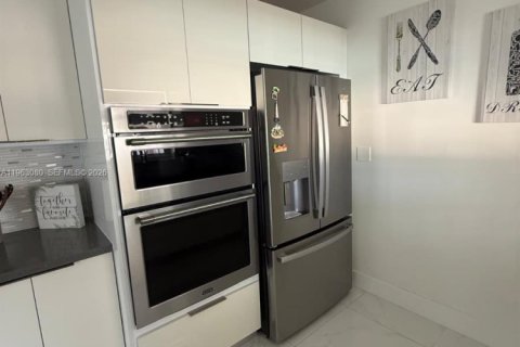 Villa ou maison à louer à Cutler Bay, Floride: 3 chambres № 2025577 - photo 7