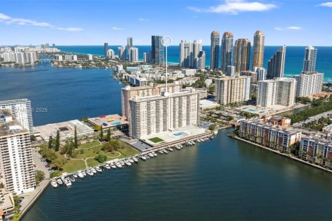 Copropriété à vendre à Sunny Isles Beach, Floride: 55.28 m2 № 1763860 - photo 10