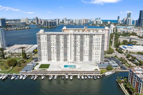 Copropriété à vendre à Sunny Isles Beach, Floride: 55.28 m2 № 1763860 - photo 7