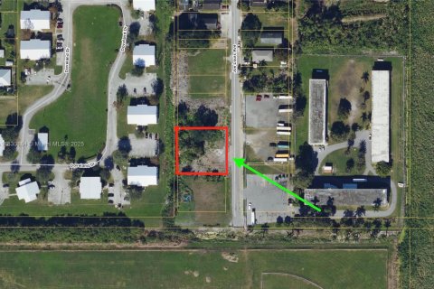 Terreno en venta en Pahokee, Florida № 2014917 - foto 2