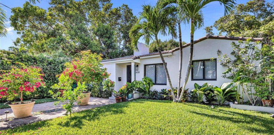 House in Miami, Florida 3 bedrooms, 133.31 sq.m. № 2071280
