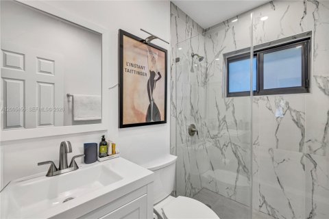 House in Miami, Florida 3 bedrooms, 133.31 sq.m. № 2071280 - photo 8