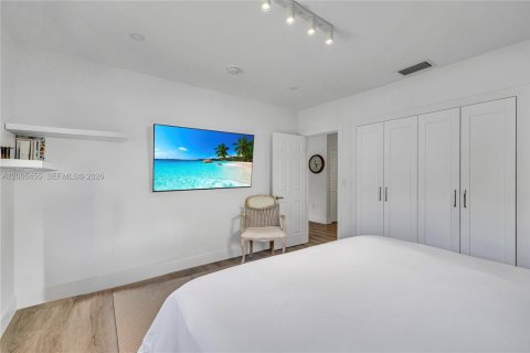 House in Miami, Florida 3 bedrooms, 133.31 sq.m. № 2071280 - photo 9