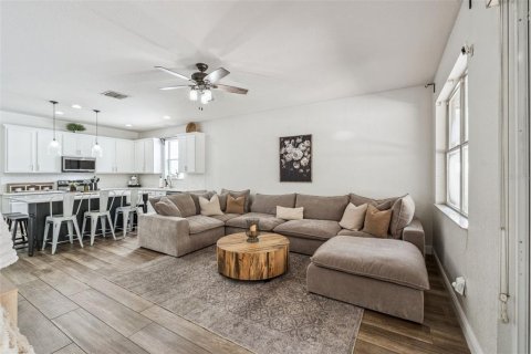 Villa ou maison à vendre à Casselberry, Floride: 4 chambres, 191.75 m2 № 2345516 - photo 13