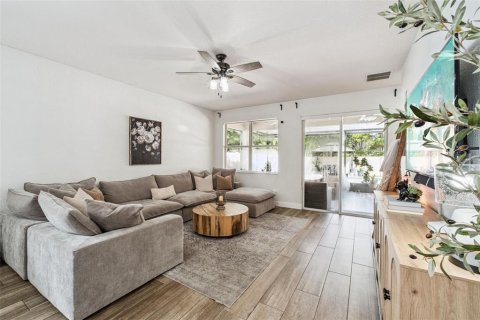 Villa ou maison à vendre à Casselberry, Floride: 4 chambres, 191.75 m2 № 2345516 - photo 12