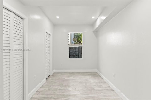 Commercial property in Miami, Florida 185.8 sq.m. № 1972535 - photo 19