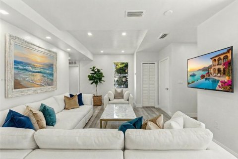 Commercial property in Miami, Florida 185.8 sq.m. № 1972535 - photo 17