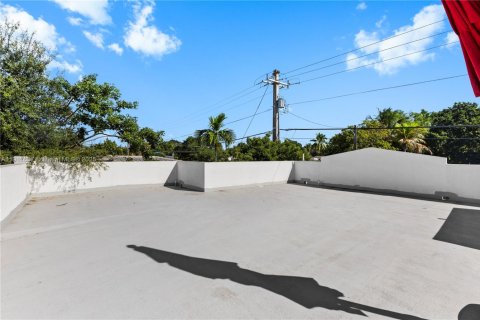 Commercial property in Miami, Florida 185.8 sq.m. № 1972535 - photo 10