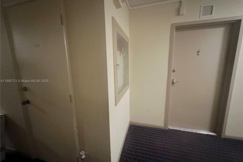 Copropriété à louer à Fort Lauderdale, Floride: 1 chambre, 64.1 m2 № 1945070 - photo 2