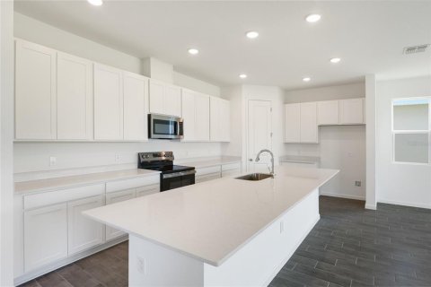 House in Dundee, Florida 4 bedrooms, 224.27 sq.m. № 1636111 - photo 4
