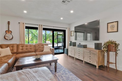 Villa ou maison à vendre à Saint Petersburg, Floride: 4 chambres, 174.75 m2 № 2437247 - photo 9