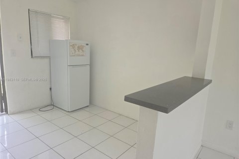 Снять в аренду виллу или дом в Майами, Флорида 2 спальни, 137.68м2, № 2078190 - фото 6