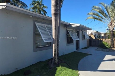 Casa en venta en Hollywood, Florida, 3 dormitorios, 80.55 m2 № 1953727 - foto 2