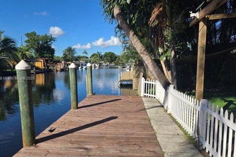 Casa en venta en Hollywood, Florida, 3 dormitorios, 80.55 m2 № 1953727 - foto 4