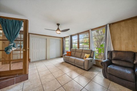 House in Sarasota, Florida 3 bedrooms, 135.36 sq.m. № 2200243 - photo 15