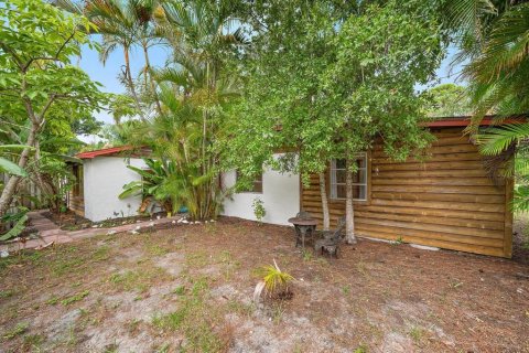 House in Sarasota, Florida 3 bedrooms, 135.36 sq.m. № 2200243 - photo 3