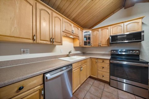 House in Sarasota, Florida 3 bedrooms, 135.36 sq.m. № 2200243 - photo 9