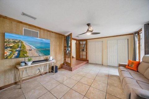 House in Sarasota, Florida 3 bedrooms, 135.36 sq.m. № 2200243 - photo 16