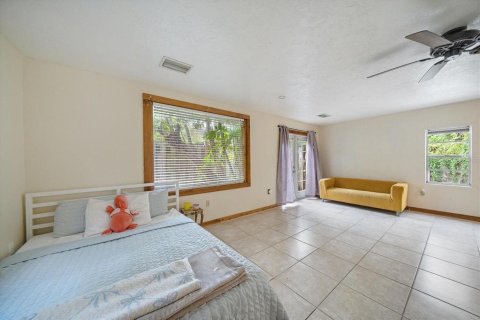 House in Sarasota, Florida 3 bedrooms, 135.36 sq.m. № 2200243 - photo 17