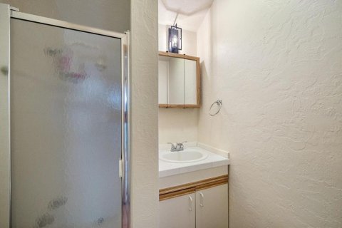 House in Sarasota, Florida 3 bedrooms, 135.36 sq.m. № 2200243 - photo 23