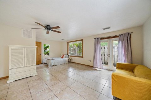 House in Sarasota, Florida 3 bedrooms, 135.36 sq.m. № 2200243 - photo 20