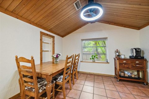 House in Sarasota, Florida 3 bedrooms, 135.36 sq.m. № 2200243 - photo 11